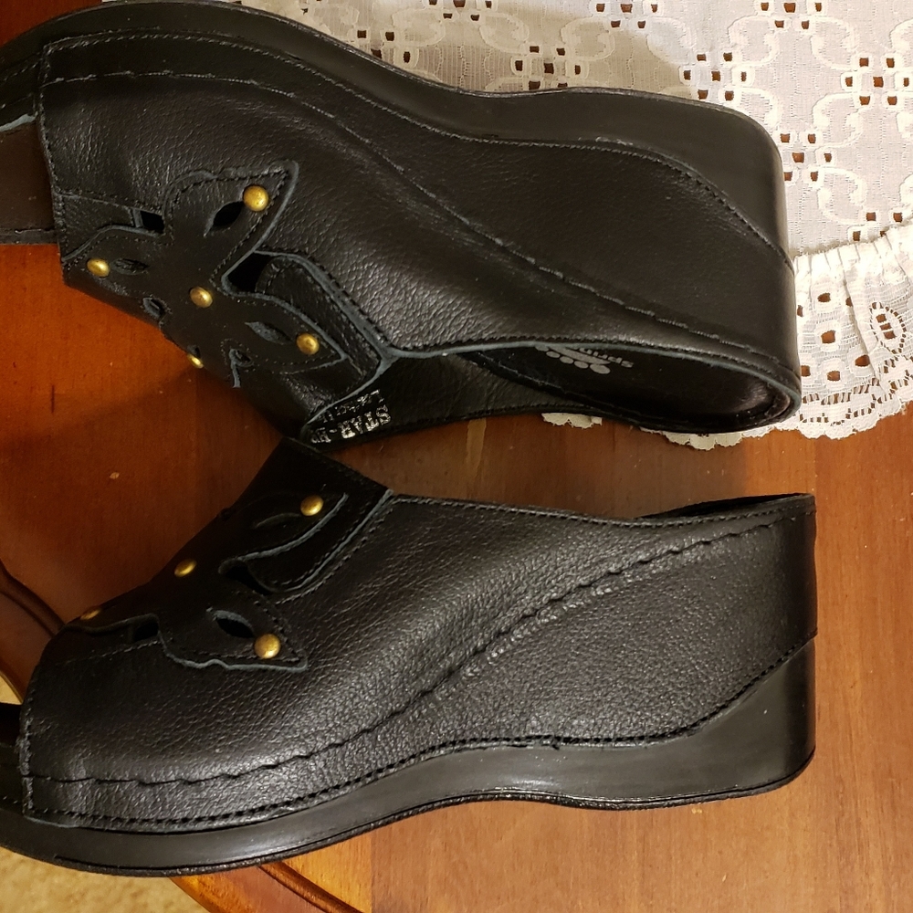 New Black SpringStep Sandals - Picture 8 of 10